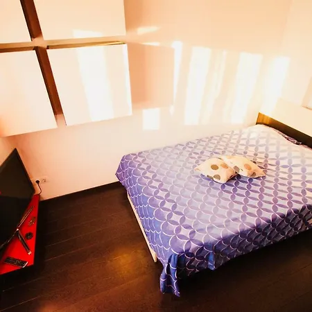 Red Nest Homestay *