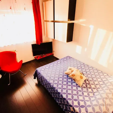 Red Nest Homestay *