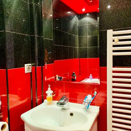 Red Nest Homestay *