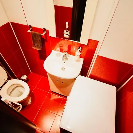 Red Nest Homestay *